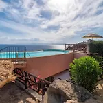 Patty With Infinity Pool In Front Of The Sea, Parking And Wifi Torre delle Stelle