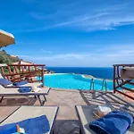 Patty With Infinity Pool In Front Of The Sea, Parking And Wifi Torre delle Stelle