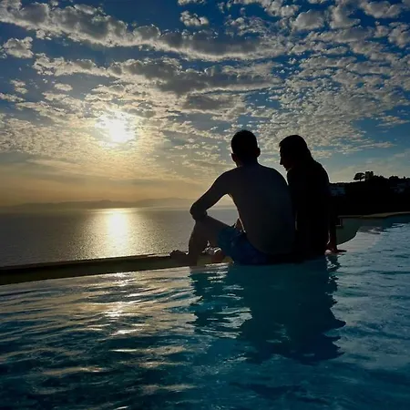 Villa Villa Patty With Infinity Pool In Front Of The Sea, Parking And Wifi