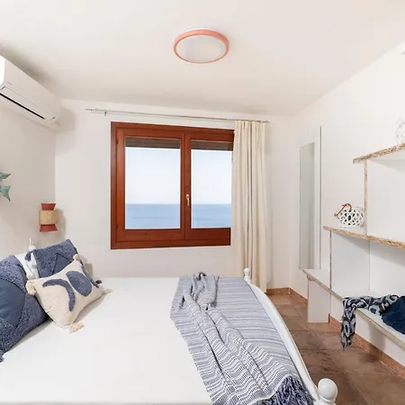Villa Patty With Infinity Pool In Front Of The Sea, Parking And Wifi Villa