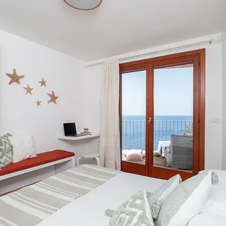 Villa Patty With Infinity Pool In Front Of The Sea, Parking And Wifi Villa