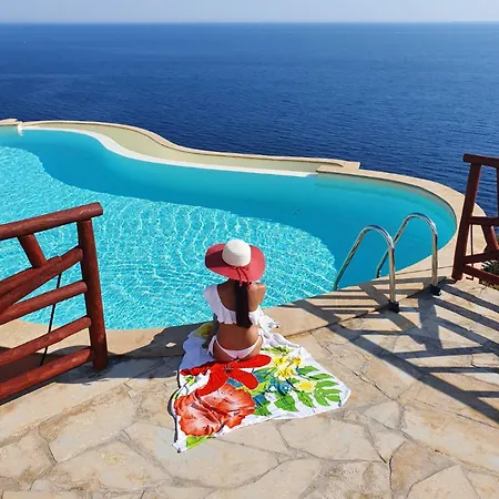 Villa Patty With Infinity Pool In Front Of The Sea, Parking And Wifi Torre delle Stelle