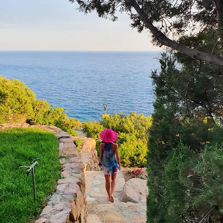 Villa Patty With Infinity Pool In Front Of The Sea, Parking And Wifi * Torre delle Stelle