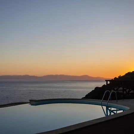 Villa Patty With Infinity Pool In Front Of The Sea, Parking And Wifi *