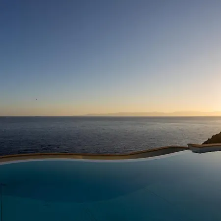 Villa Patty With Infinity Pool In Front Of The Sea, Parking And Wifi Villa