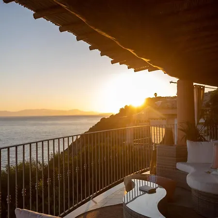Villa Patty With Infinity Pool In Front Of The Sea, Parking And Wifi