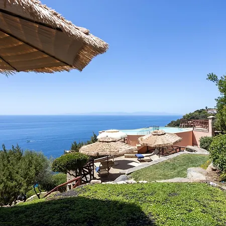 Villa Patty With Infinity Pool In Front Of The Sea, Parking And Wifi *