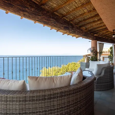 Villa Patty With Infinity Pool In Front Of The Sea, Parking And Wifi * Torre delle Stelle