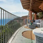 Villa Patty With Infinity Pool In Front Of The Sea, Parking And Wifi *