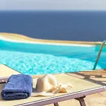 Patty With Infinity Pool In Front Of The Sea, Parking And Wifi *