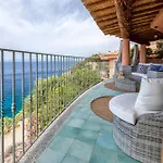 Patty With Infinity Pool In Front Of The Sea, Parking And Wifi Villa