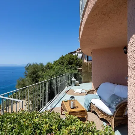 Villa Vista Mozzafiato A Picco Sul Mare Patty