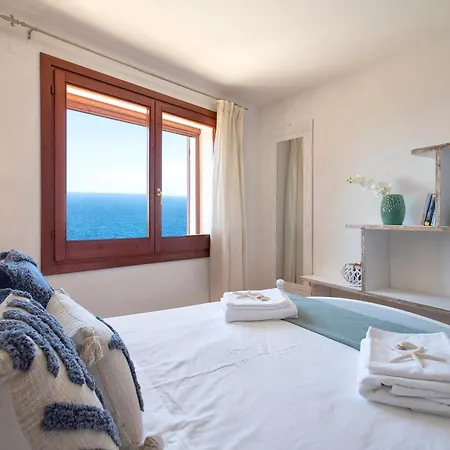 Patty With Infinity Pool In Front Of The Sea, Parking And Wifi Villa