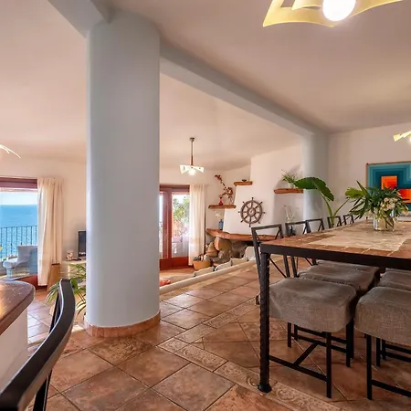 Patty With Infinity Pool In Front Of The Sea, Parking And Wifi