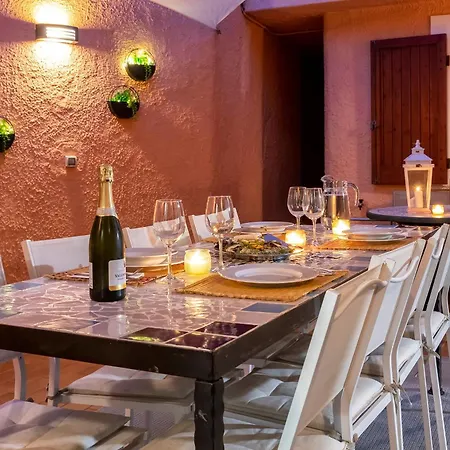 فيلة Patty With Infinity Pool In Front Of The Sea, Parking And Wifi