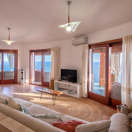 Patty - Luxury Cliffside Estate Whit 180 Panoramic Sea View & Infinity Pool Torre delle Stelle