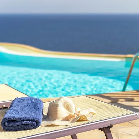 Patty With Infinity Pool In Front Of The Sea, Parking And Wifi *