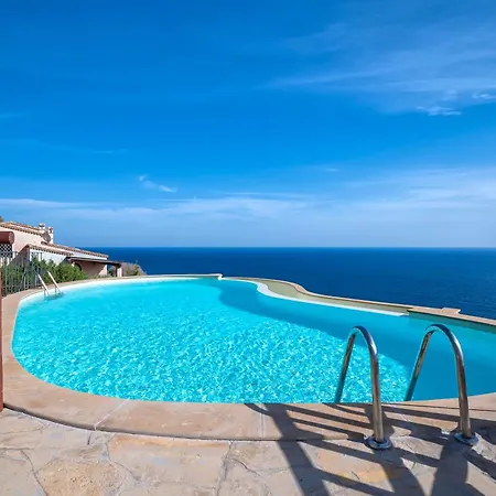 Patty With Infinity Pool In Front Of The Sea, Parking And Wifi