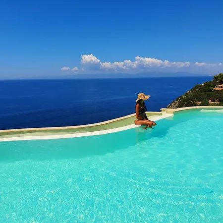 Villa Patty With Infinity Pool In Front Of The Sea, Parking And Wifi