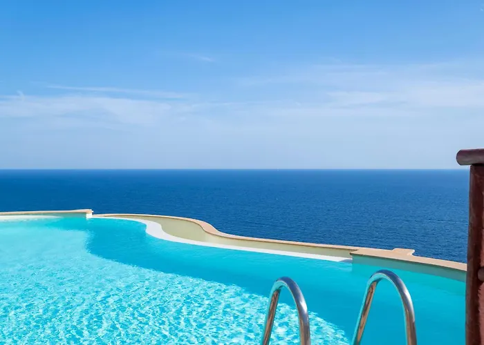 Patty With Infinity Pool In Front Of The Sea, Parking And Wifi 别墅
