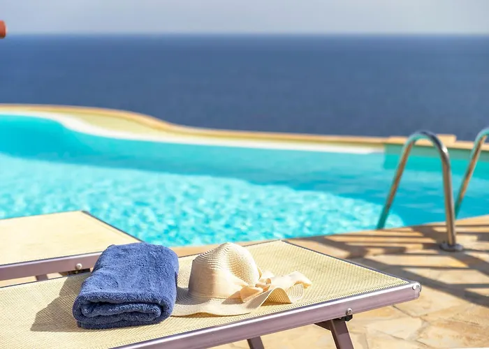 Patty With Infinity Pool In Front Of The Sea, Parking And Wifi *